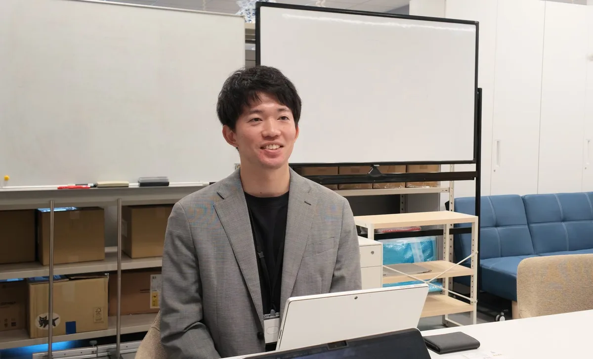 笑顔で語る牧野さん