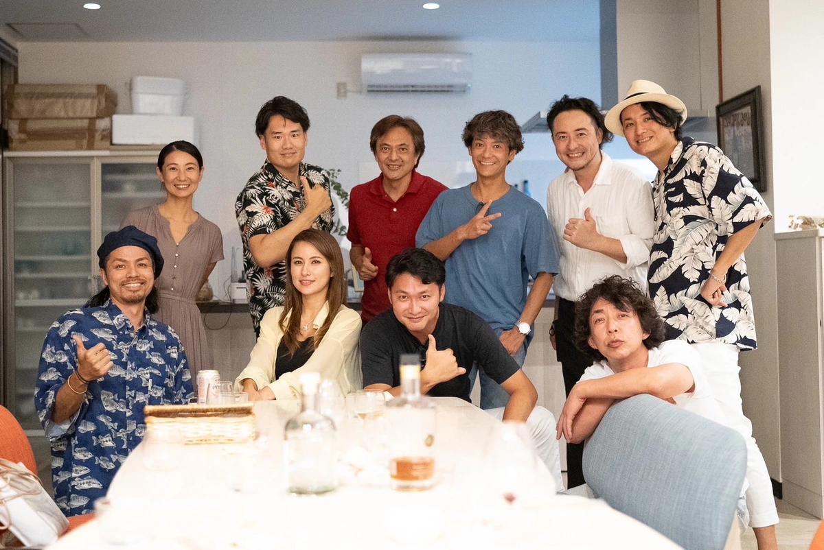 集合写真に写るAlgaleXのメンバー