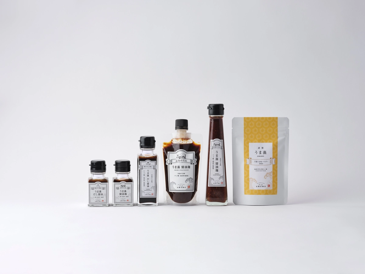 粉末・醤油麹・だし醤油などに加工された「うま藻」シリーズの商品群