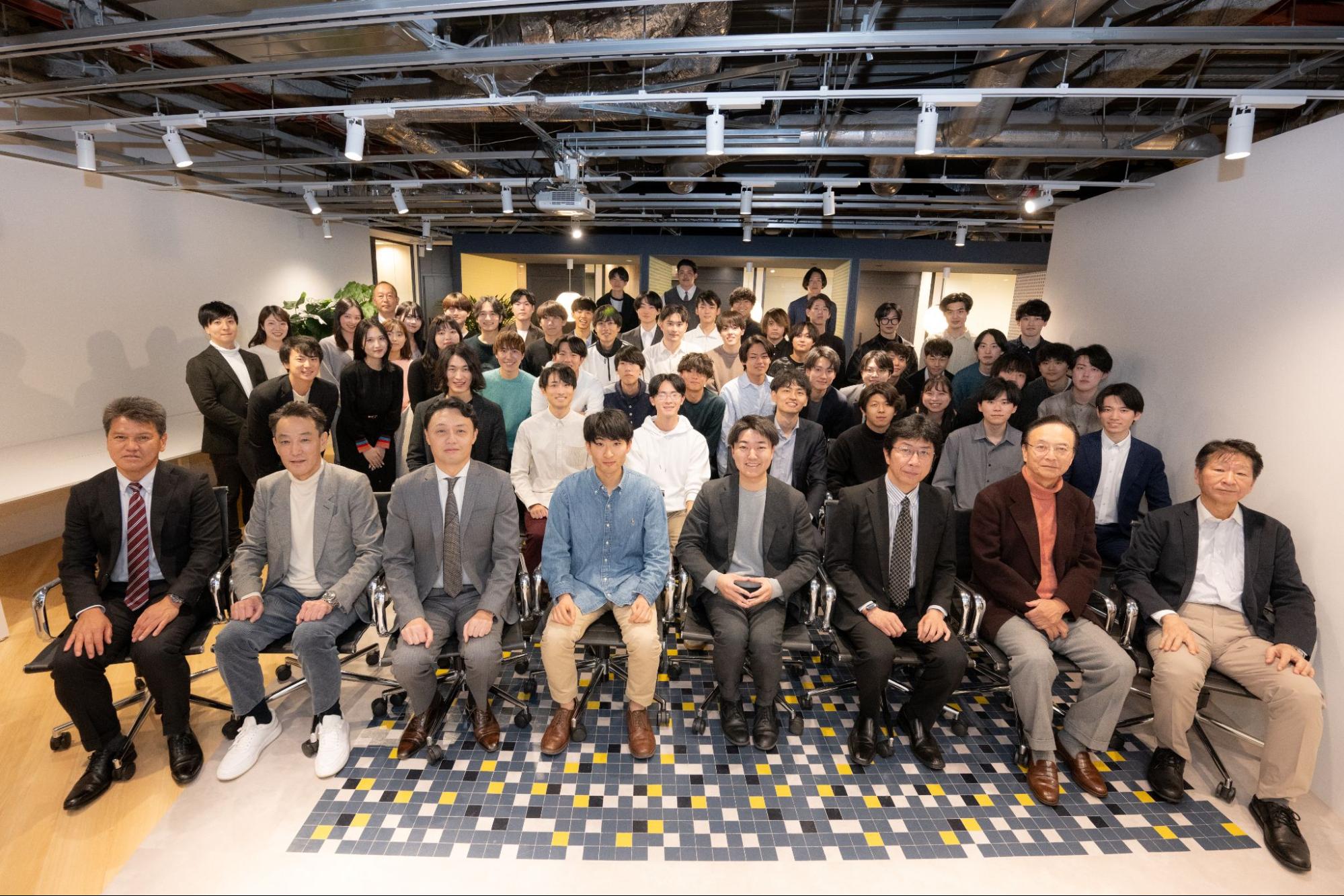 2024年12月、事業拡大に伴いオフィス移転した際の記念パーティにて撮影。